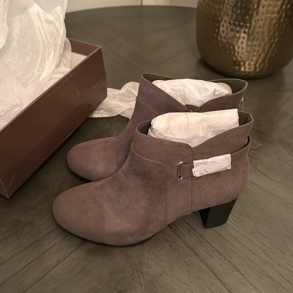 Giani Bernini Women's Artemyss Memory Foam Block Heel Dress Booties, (WIDE) - Picture 6 of 6